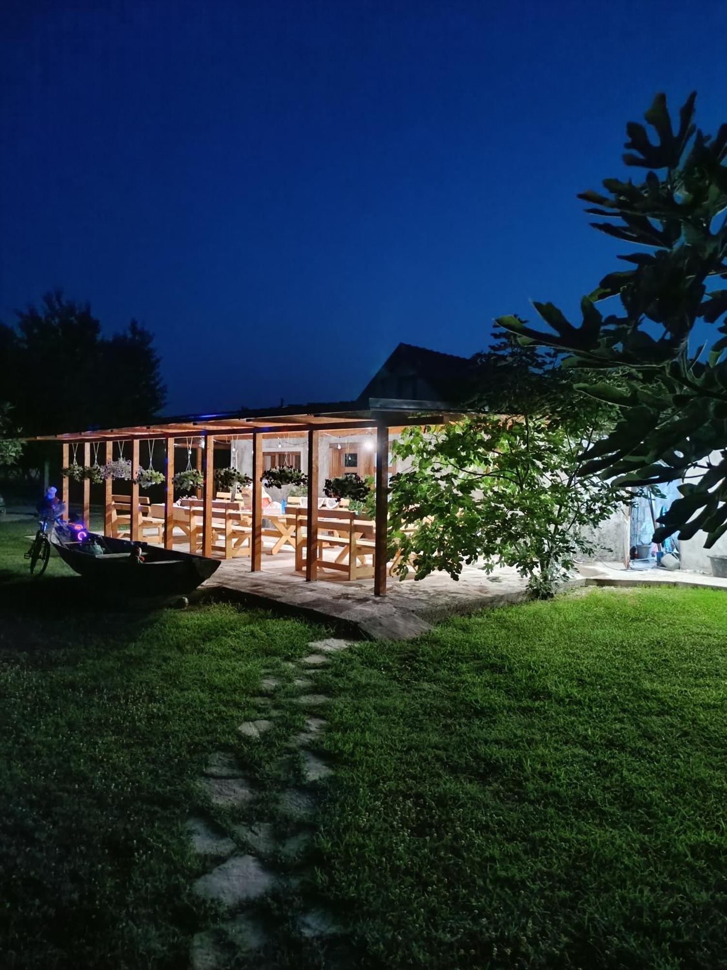 Balabani Local Stay Golubovci Exterior foto